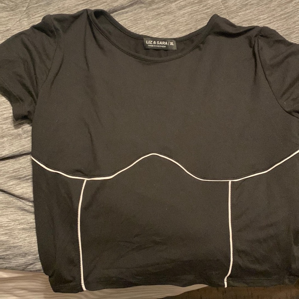 Black crop top tee
